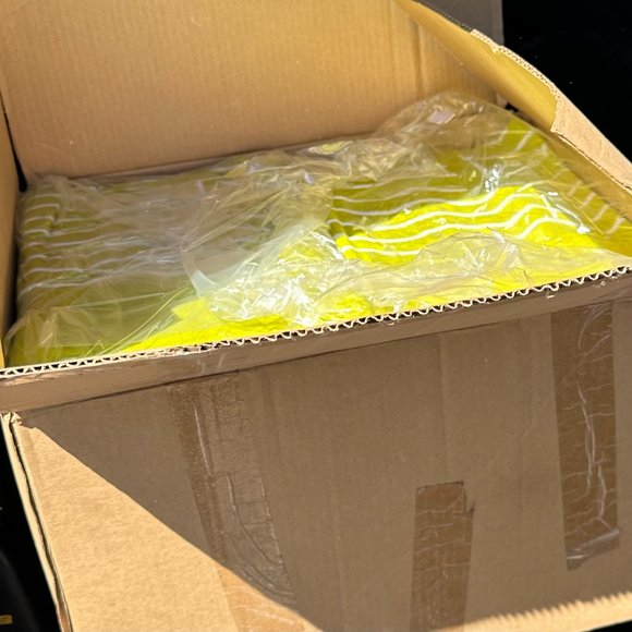 NEW 4 oversized Pack of  beach and pool towels color green/stripes - 30i… - Picture 8 of 8